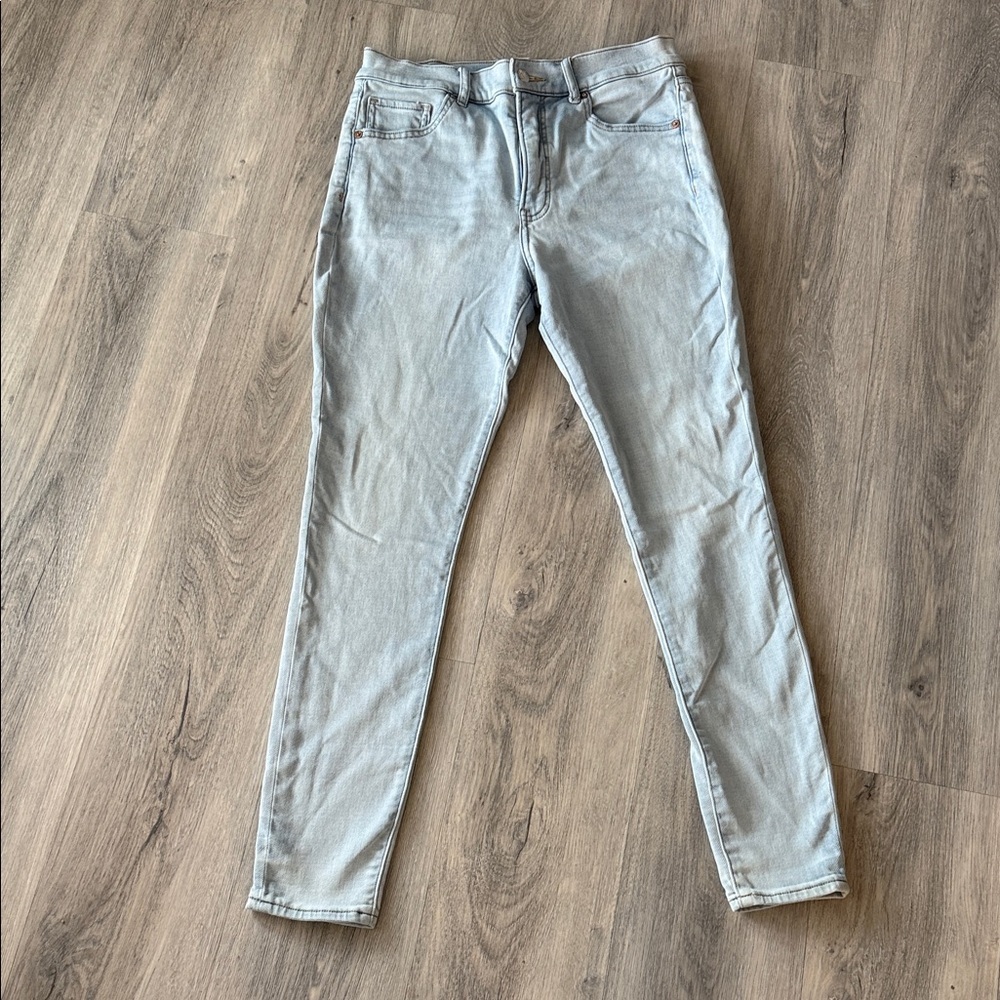 Express Women's Light wash Skinny Jeans size 8 long